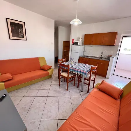 شقة Family With Balcony D&a Ae1590 فرسي