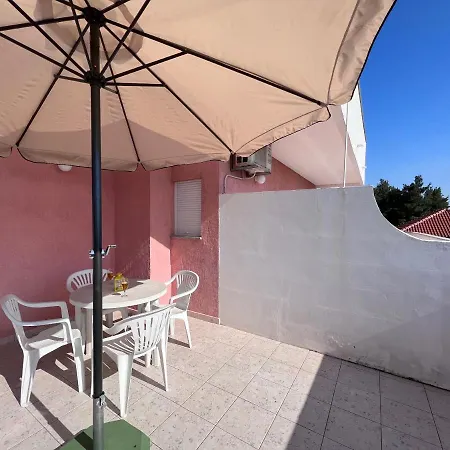 Apartment Family With Balcony D&a Ae1590 Vrsi