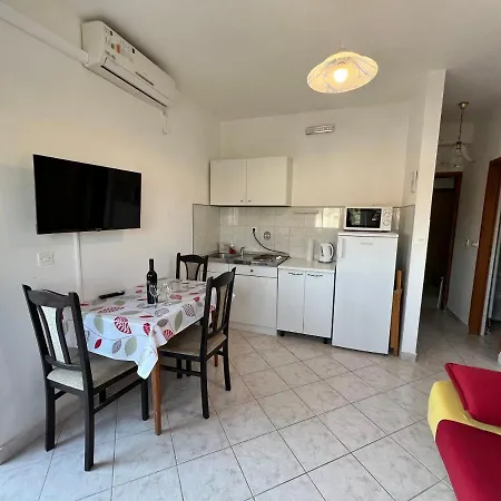 Apartment Family With Balcony D&a Ae1590